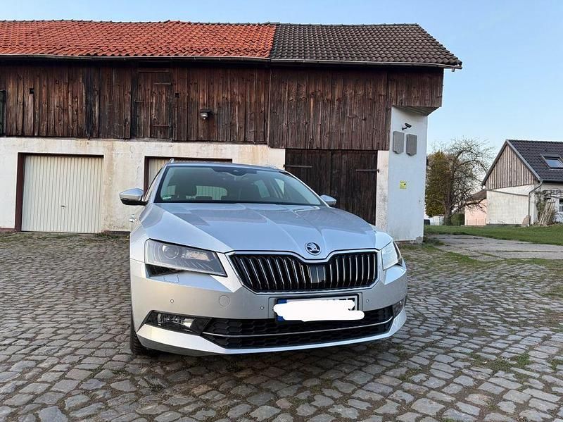 Silber Gebraucht 2019 Skoda Superb Style Kombi | 18.999 € (Fairer Preis) - Bild 1/4