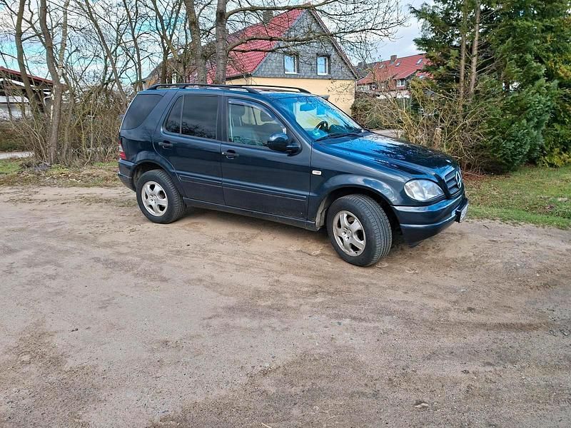 Second-hand Mercedes ML320 218 CP (160 kW) 2000 SUV