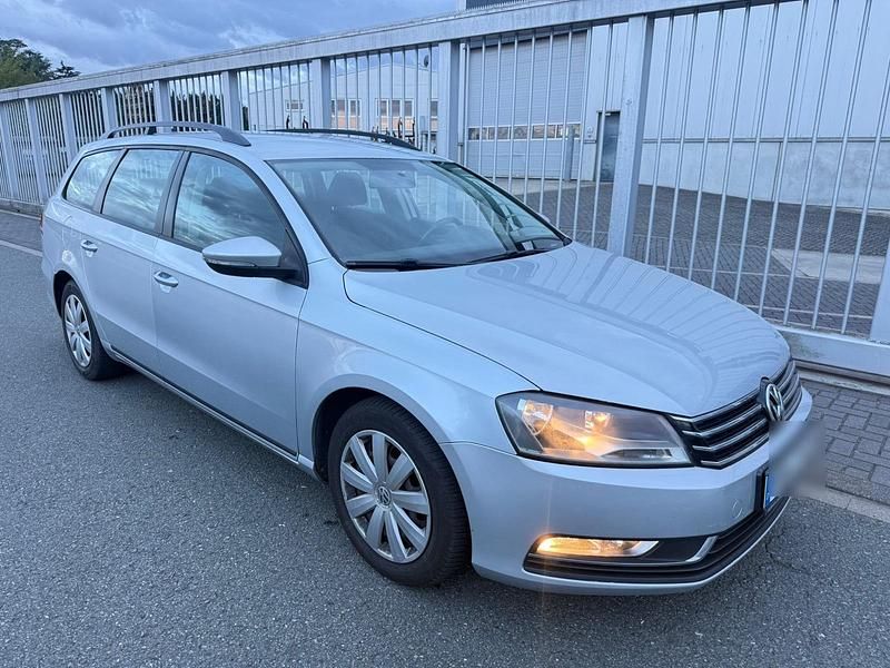 Silber Gebraucht 2012 VW Passat Kombi | 4.600 € (Superpreis) - Bild 1/4