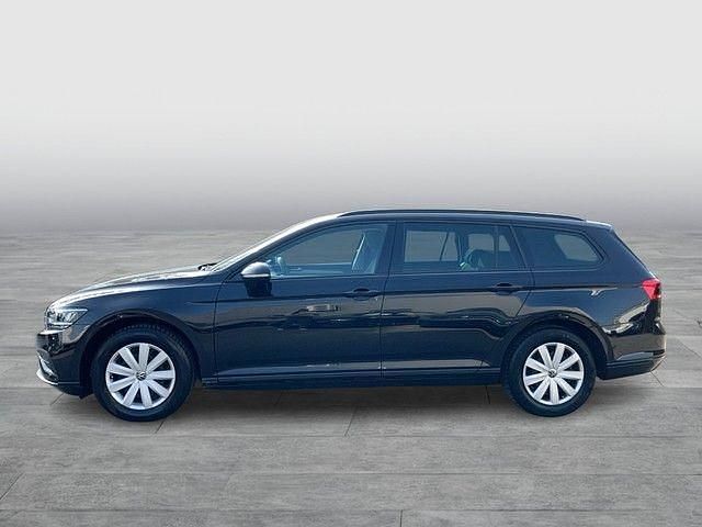 Gebraucht VW Passat Basis 150 PS (110 kW) 2022 Schwarz Kombi