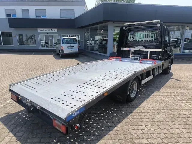 Gebraucht Iveco Daily 179 PS (131 kW) 2021 Schwarz Van