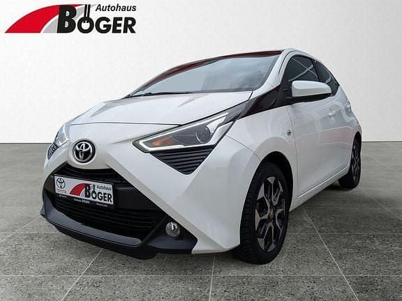 Weiß Gebraucht 2021 Toyota Aygo Play Kleinwagen | 11.490 € (Fairer Preis) - Bild 1/3