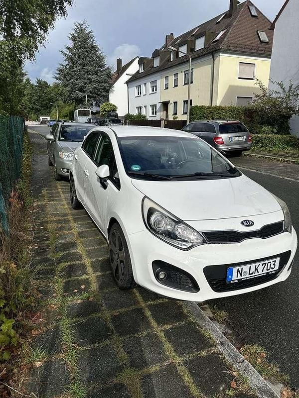 Weiß Gebraucht 2012 Kia Rio Spirit Kleinwagen | 5.000 € (Fairer Preis) - Bild 1/4