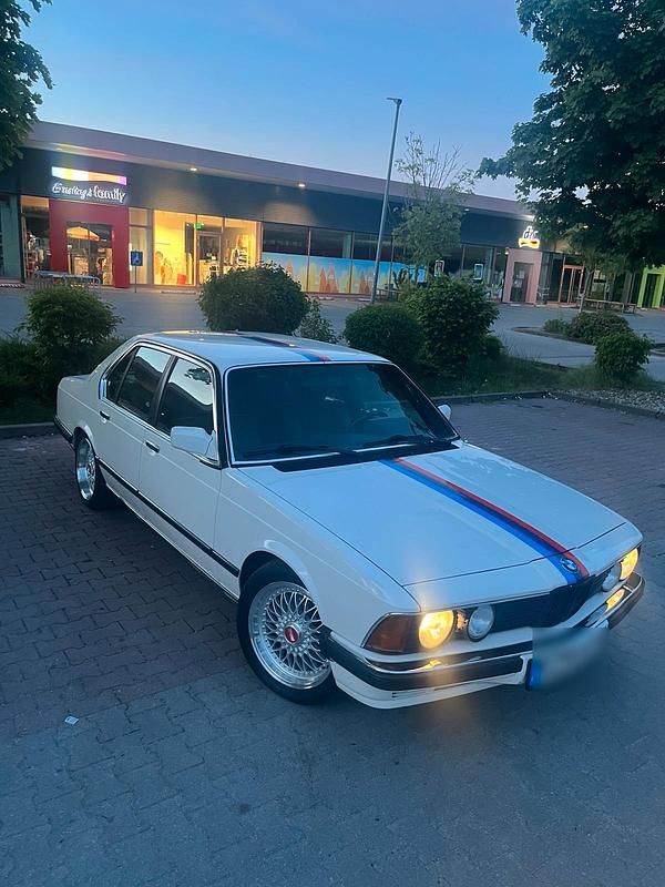 Weiß Gebraucht 1983 BMW 735 Sport Line Limousine | 22.950 € - Bild 1/4