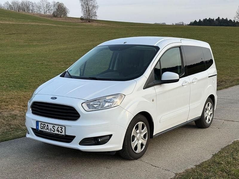 Gebraucht Ford Tourneo Courier Trend 101 PS (74 kW) 2016 Weiß Van / Kleinbus