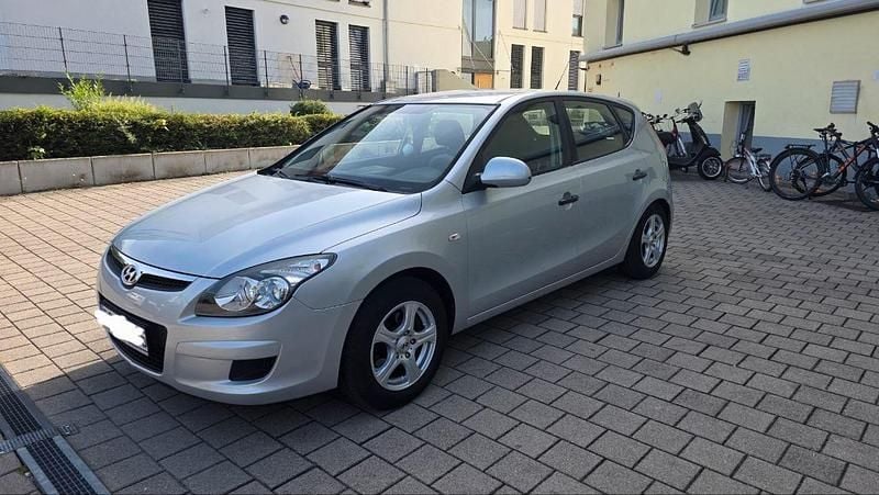 Silber Gebraucht 2009 Hyundai i30 Kombi | 3.500 € (Fairer Preis) - Bild 1/4