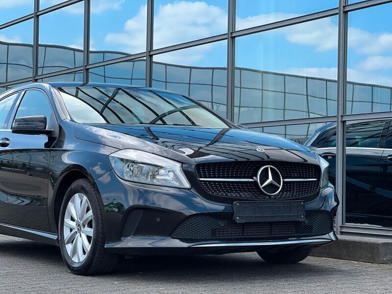Schwarz Gebraucht 2017 Mercedes A180 AMG Limousine | 13.990 € (Fairer Preis) - Bild 1/4