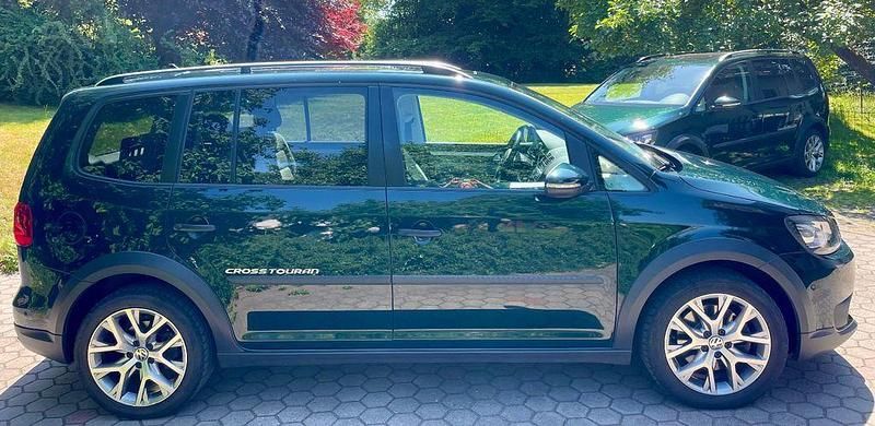 Gebraucht VW Touran Cross 150 PS (110 kW) 2014 Grün Van / Kleinbus
