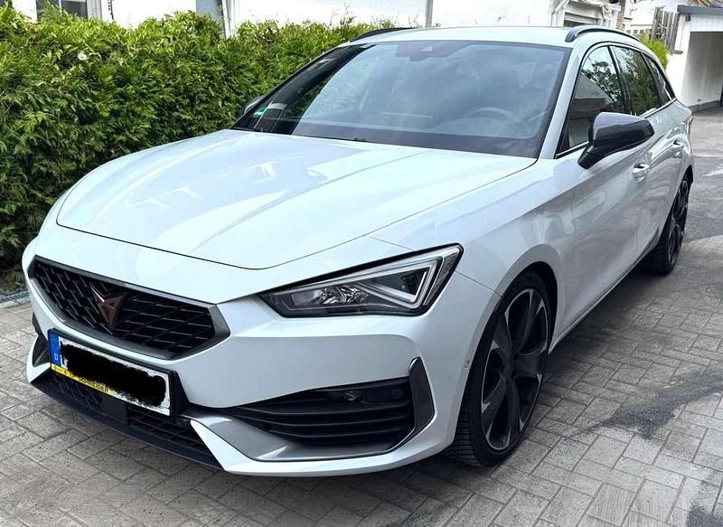 Weiß Gebraucht 2023 Cupra Leon VZ Kombi | 29.999 € (Guter Preis) - Bild 1/4