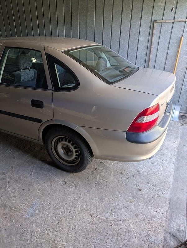 Gebraucht Opel Vectra 101 PS (74 kW) 1997 Limousine