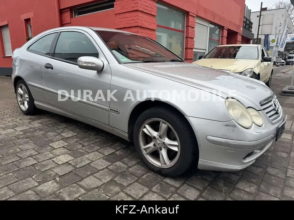 Gebraucht Mercedes C180 143 PS (105 kW) 2004 Silber Coupé