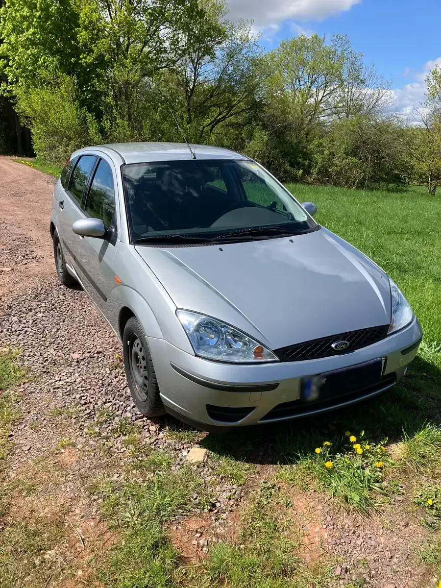 Second-hand Ford Focus 100 CP (73 kW) 2004 Argintiu Berlinǎ