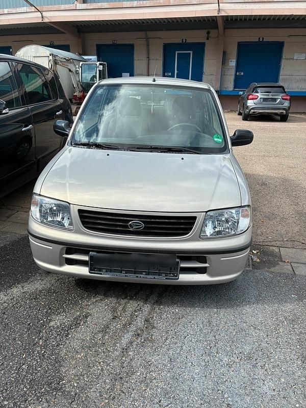 Silber Gebraucht 2002 Daihatsu Cuore Kleinwagen | 599 € (Superpreis) - Bild 1/4