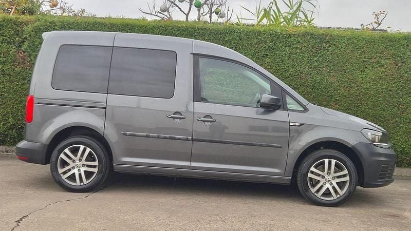 Usata VW Caddy 125 CV (91 kW) 2017 Grigio Monovolume