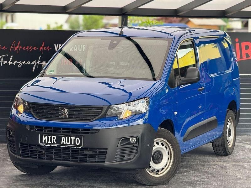 Blau Gebraucht 2021 Peugeot Partner Premium Van | 16.900 € (Etwas zu teuer) - Bild 1/4
