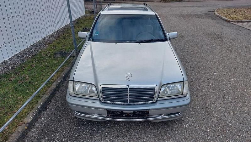 Gebraucht Mercedes C200 102 PS (75 kW) 2000 Silber Kombi