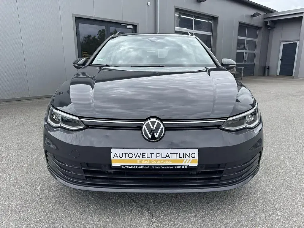 Gebraucht VW Golf VIII Life 150 PS (110 kW) 2023 Grau Kombi