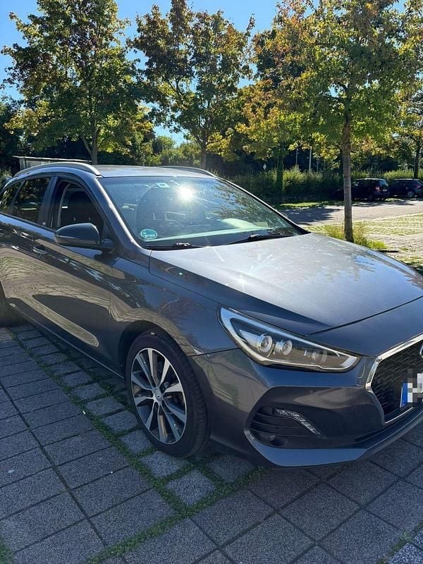 Grau Gebraucht 2019 Hyundai i30 YES! Kombi | 12.000 € (Guter Preis) - Bild 1/4