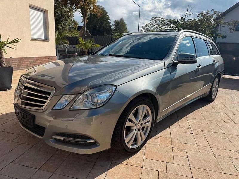 Gebraucht Mercedes E300 204 PS (150 kW) 2012 Silber Kombi
