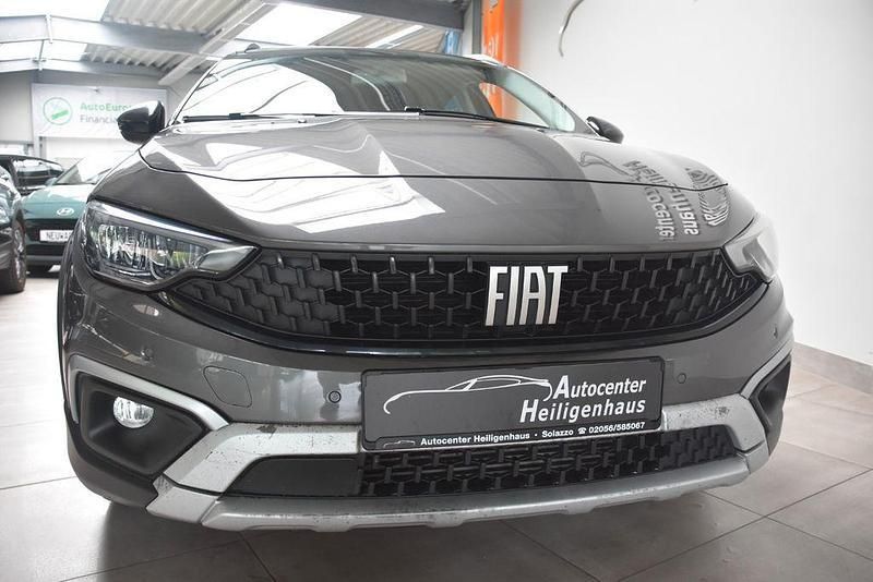 Grau Gebraucht 2021 Fiat Tipo Cross Limousine | 13.780 € (Superpreis) - Bild 1/4