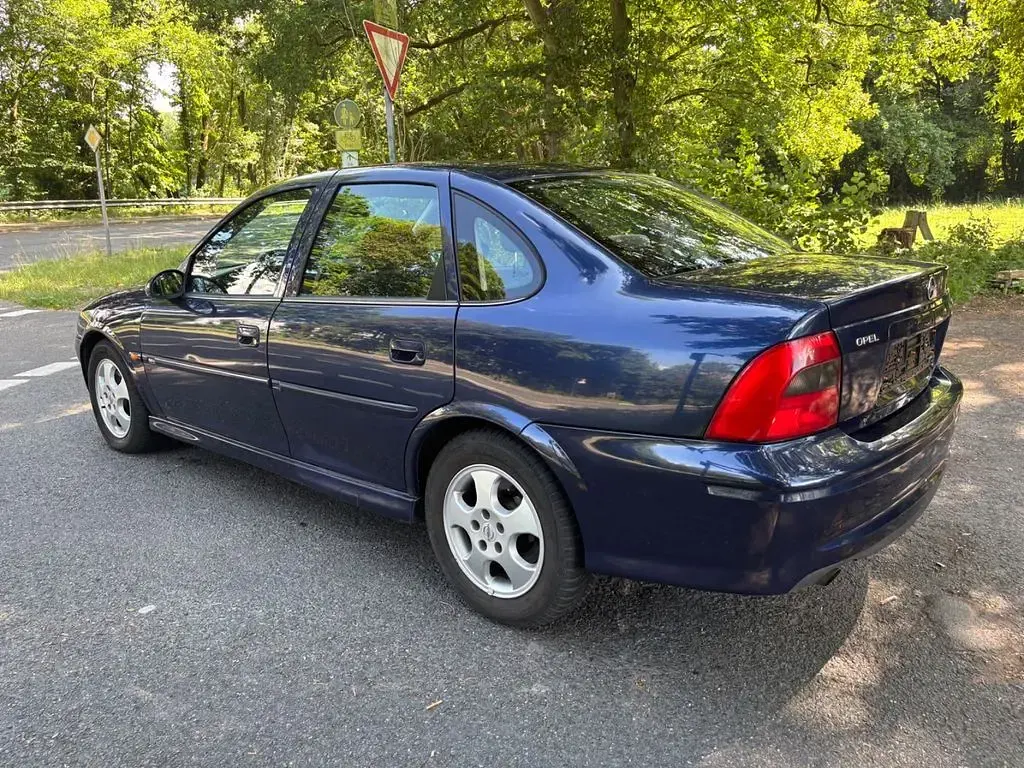 Gebraucht Opel Vectra Edition 101 PS (74 kW) 1999 Blau Limousine