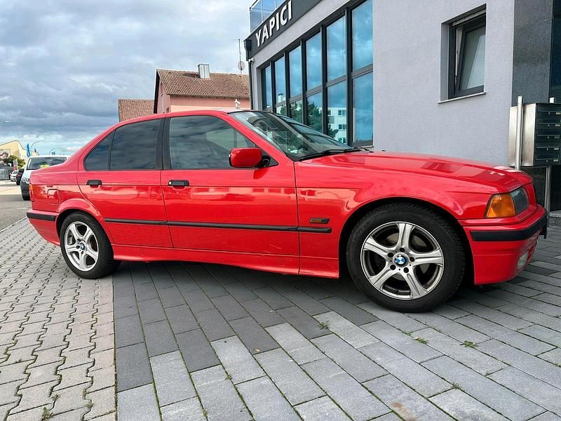 Rot Gebraucht 1994 BMW 316 Limousine | 4.700 € - Bild 1/4