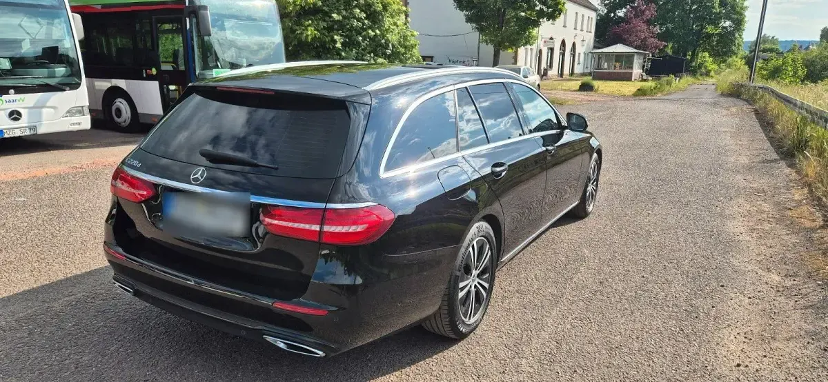 Gebraucht Mercedes E220 194 PS (142 kW) 2019 Schwarz Kombi