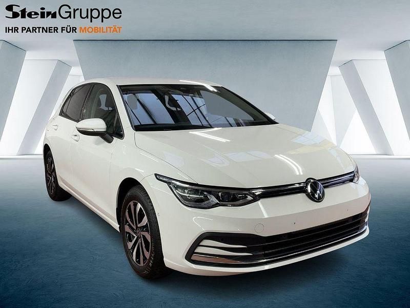 Gebraucht VW Golf VIII Active 150 PS (110 kW) 2023 Weiß Limousine