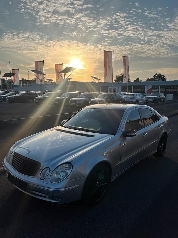 Silber Gebraucht 2006 Mercedes E280 Avantgarde Limousine | 4.000 € (Superpreis) - Bild 1/4