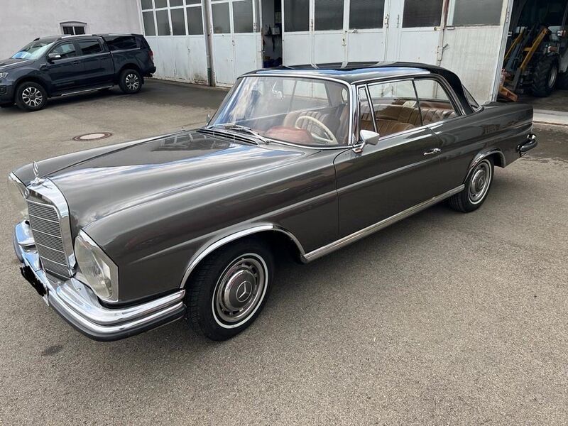 Grau Gebraucht 1962 Mercedes 220 Coupé | 39.900 € - Bild 1/4