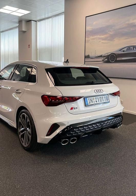 Gebraucht Audi S3 Sport 333 PS (244 kW) 2024 Weiß Limousine