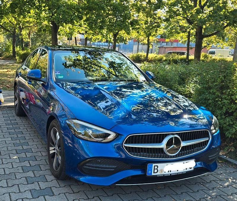 Gebraucht Mercedes C300 Avantgarde 258 PS (189 kW) 2023 Blau Limousine