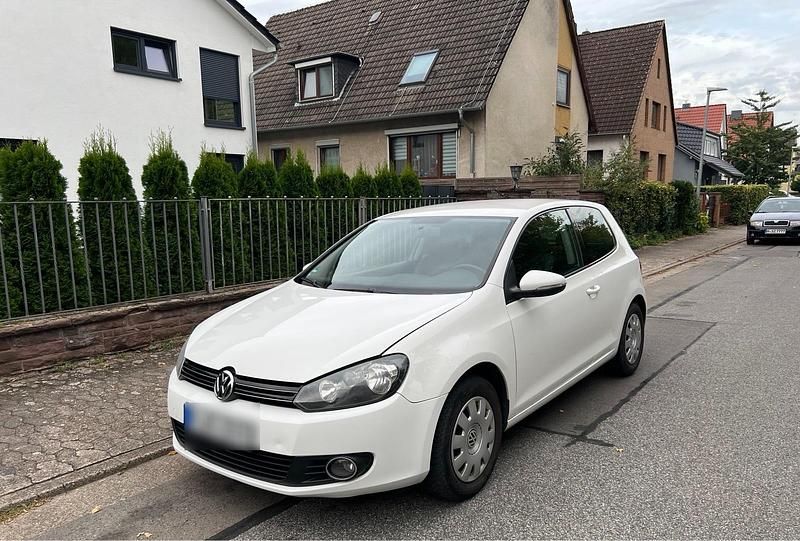 Weiß Gebraucht 2010 VW Golf VI Limousine | 2.900 € (Guter Preis) - Bild 1/4