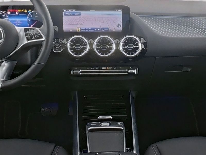 Gebraucht Mercedes B180 Progressive 116 PS (85 kW) 2024 Weiß Van / Kleinbus