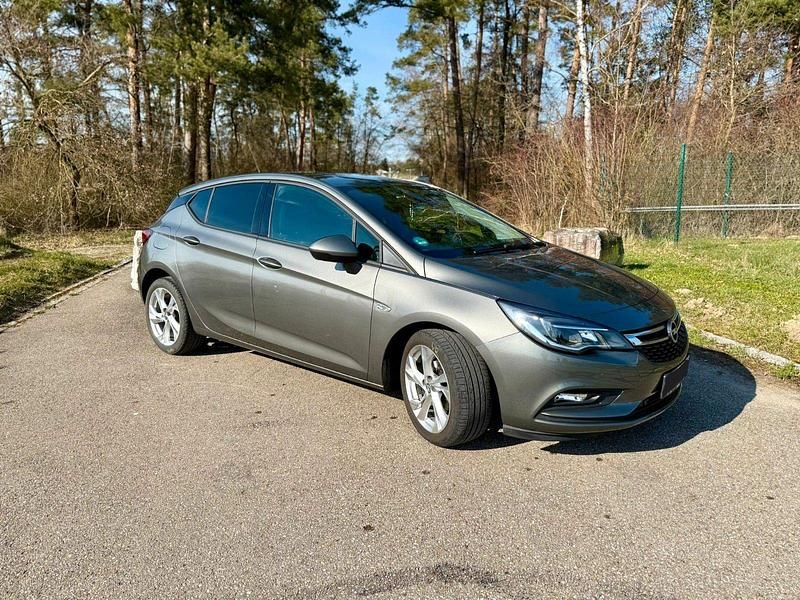 Gebraucht Opel Astra Active 125 PS (91 kW) 2017 Grau Limousine