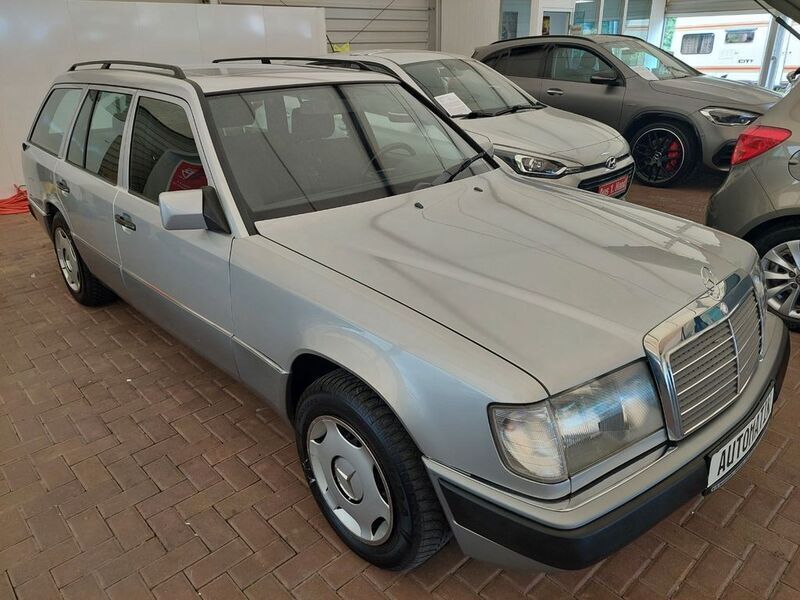 Silber Gebraucht 1992 Mercedes E230 Kombi | 9.950 € - Bild 1/4