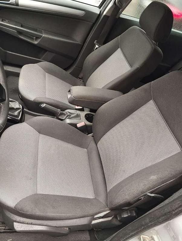 Gebraucht Opel Astra 90 PS (66 kW) 2011 Limousine