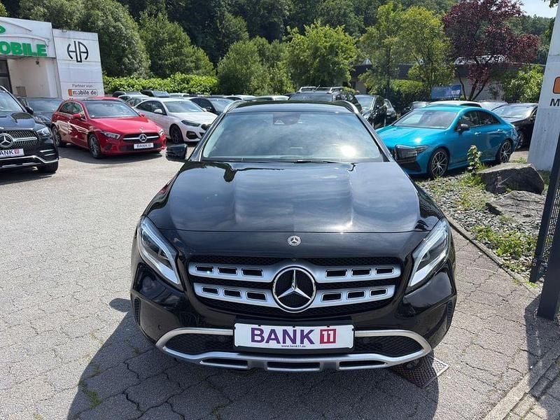 Gebraucht Mercedes GLA200 Urban 156 PS (114 kW) 2019 Schwarz SUV