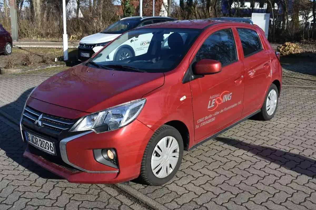 Gebraucht Mitsubishi Space Star Plus 71 PS (52 kW) 2025 Amarena rot Limousine