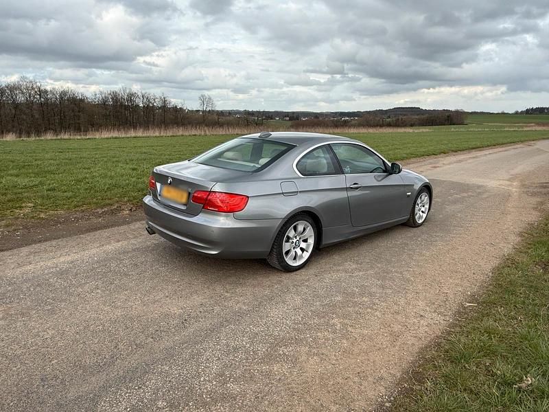 Gebraucht BMW 330 245 PS (180 kW) 2012 Grau Coupé