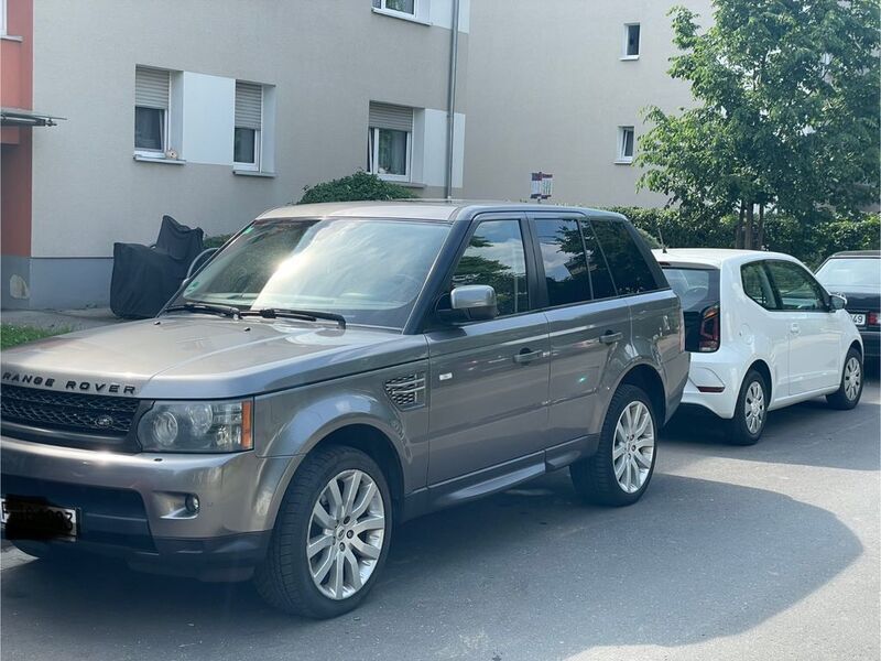Grau Gebraucht 2010 Land Rover Range Rover Sport SUV | 14.999 € - Bild 1/4