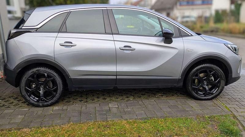 Grau Gebraucht 2024 Opel Crossland X Elegance SUV | 20.550 € (Etwas zu teuer) - Bild 1/4