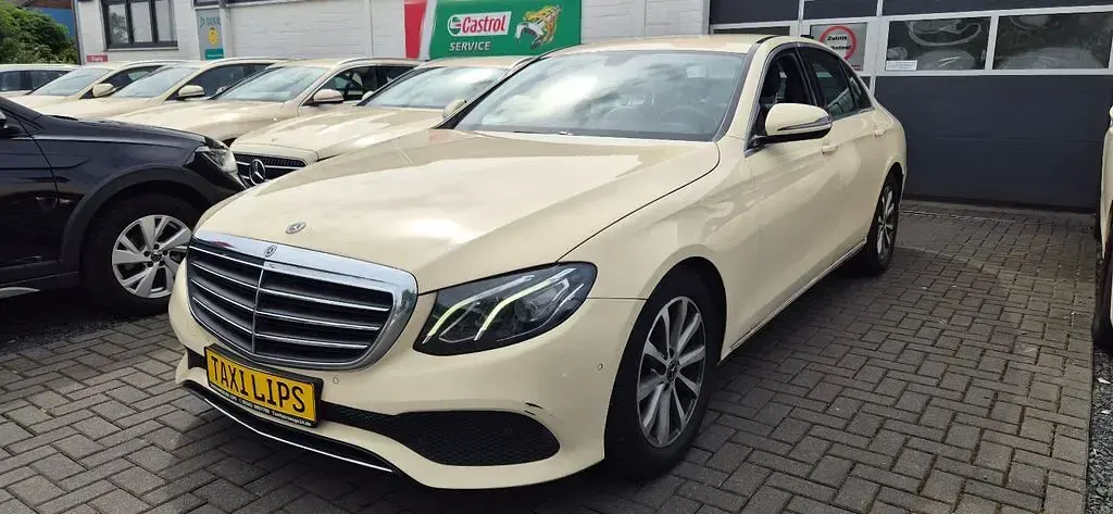 Gebraucht Mercedes E200 150 PS (110 kW) 2019 Hellelfenbein Limousine