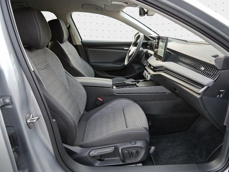 Gebraucht Skoda Superb Selection 150 PS (110 kW) 2025 Pebble silber metallic Kombi