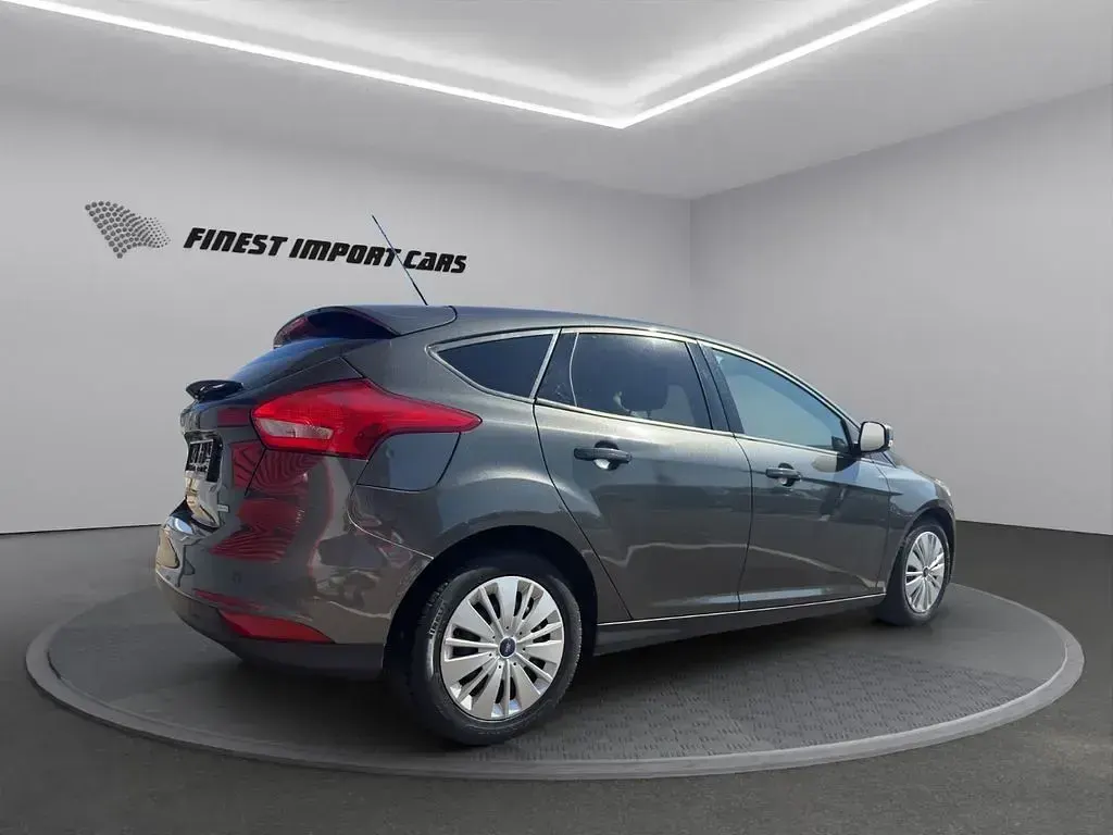 Gebraucht Ford Focus 101 PS (74 kW) 2017 Grau Limousine
