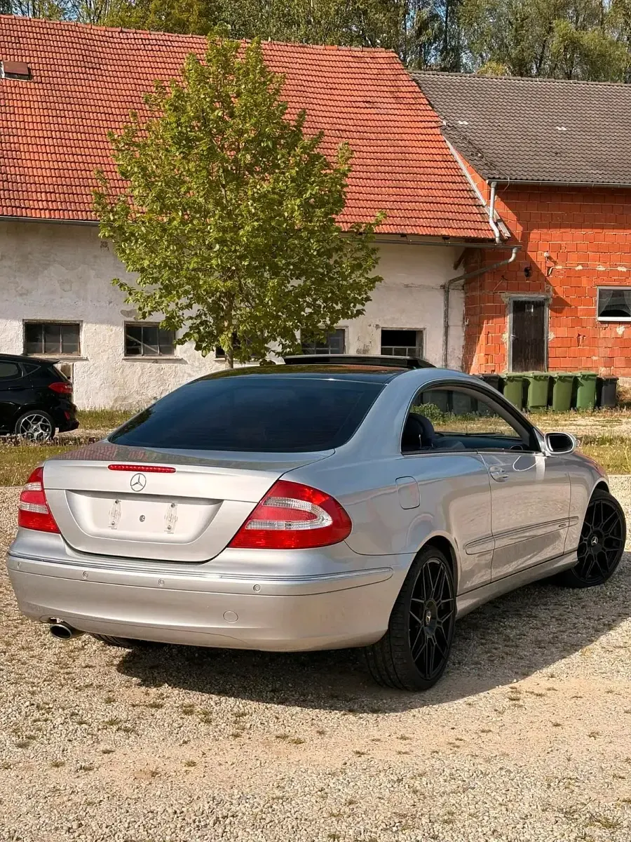 Gebraucht Mercedes CLK320 218 PS (160 kW) 2003 Silber Coupé