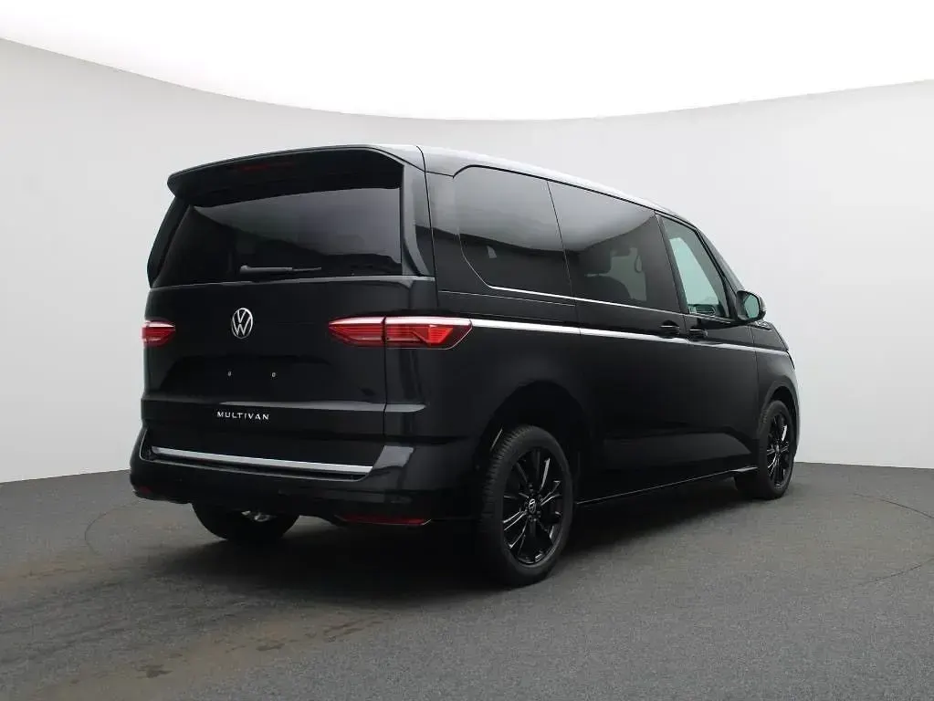 Gebraucht VW Multivan Style 150 PS (110 kW) 2025 Deep black perleffekt Van / Kleinbus