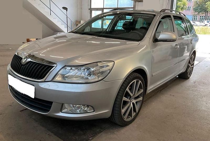 Silber Gebraucht 2011 Skoda Octavia Kombi | 4.499 € (Superpreis) - Bild 1/4