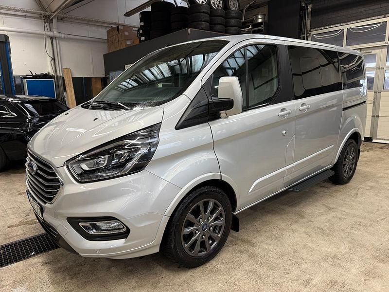Silber Gebraucht 2023 Ford Tourneo Titanium Van / Kleinbus | 37.999 € (Superpreis) - Bild 1/4