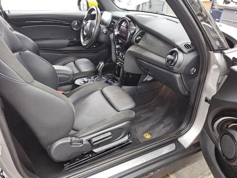 Gebraucht Mini Cooper SE 135 kW (184 PS) 2023 Silber Kleinwagen